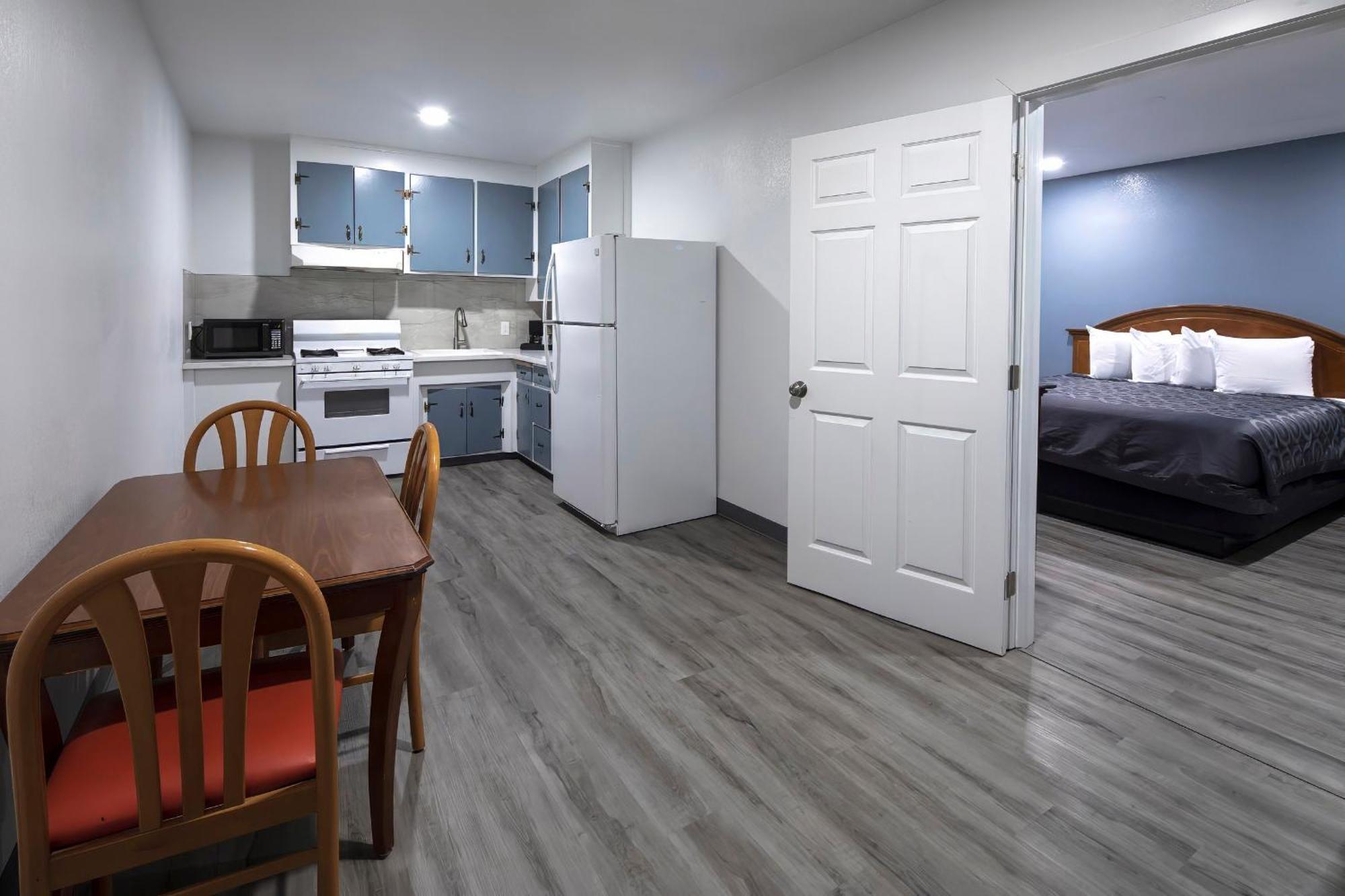 Hitching Post Studios Inn Санта-Крус Экстерьер фото
