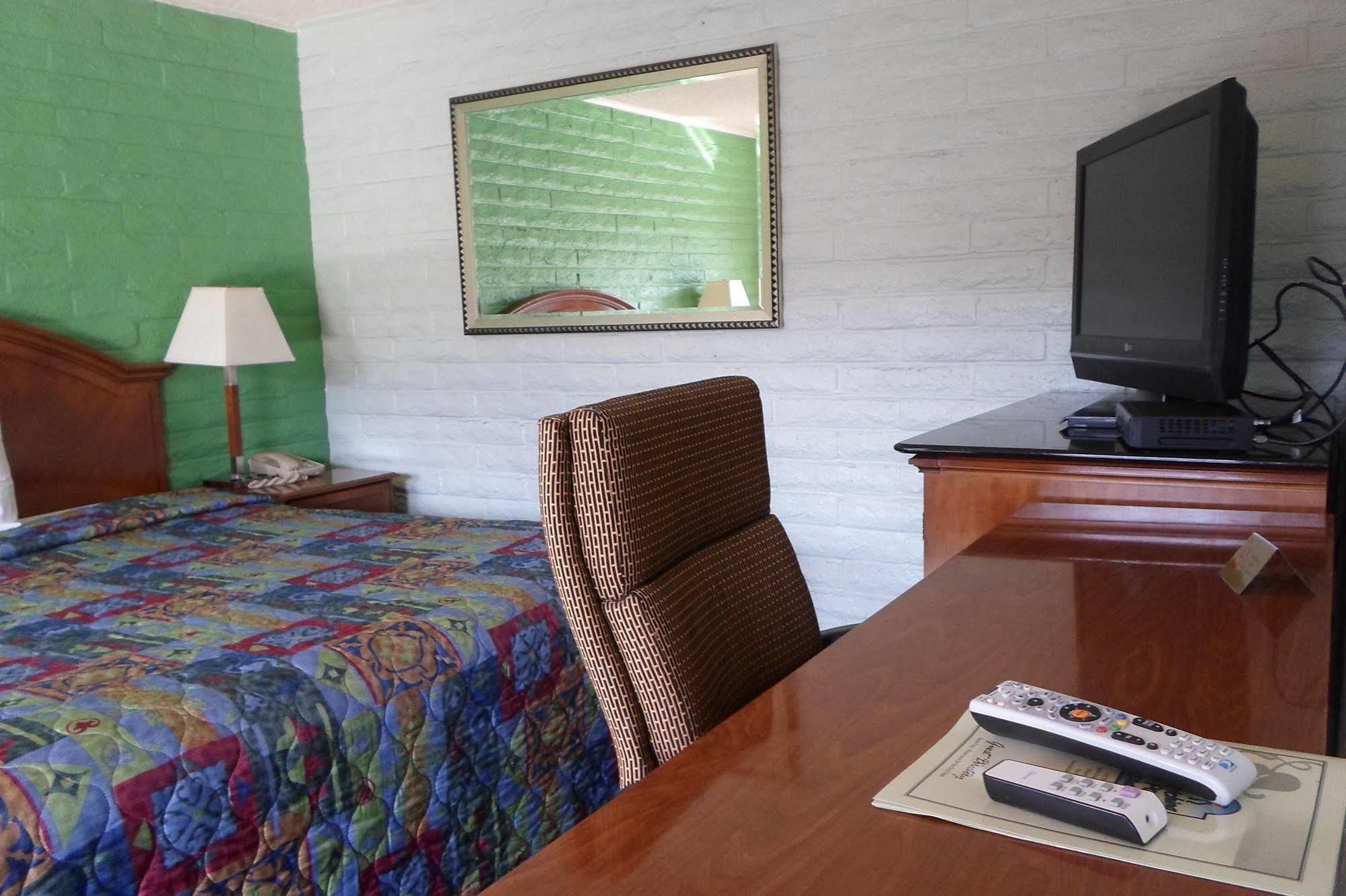 Hitching Post Studios Inn Санта-Крус Экстерьер фото